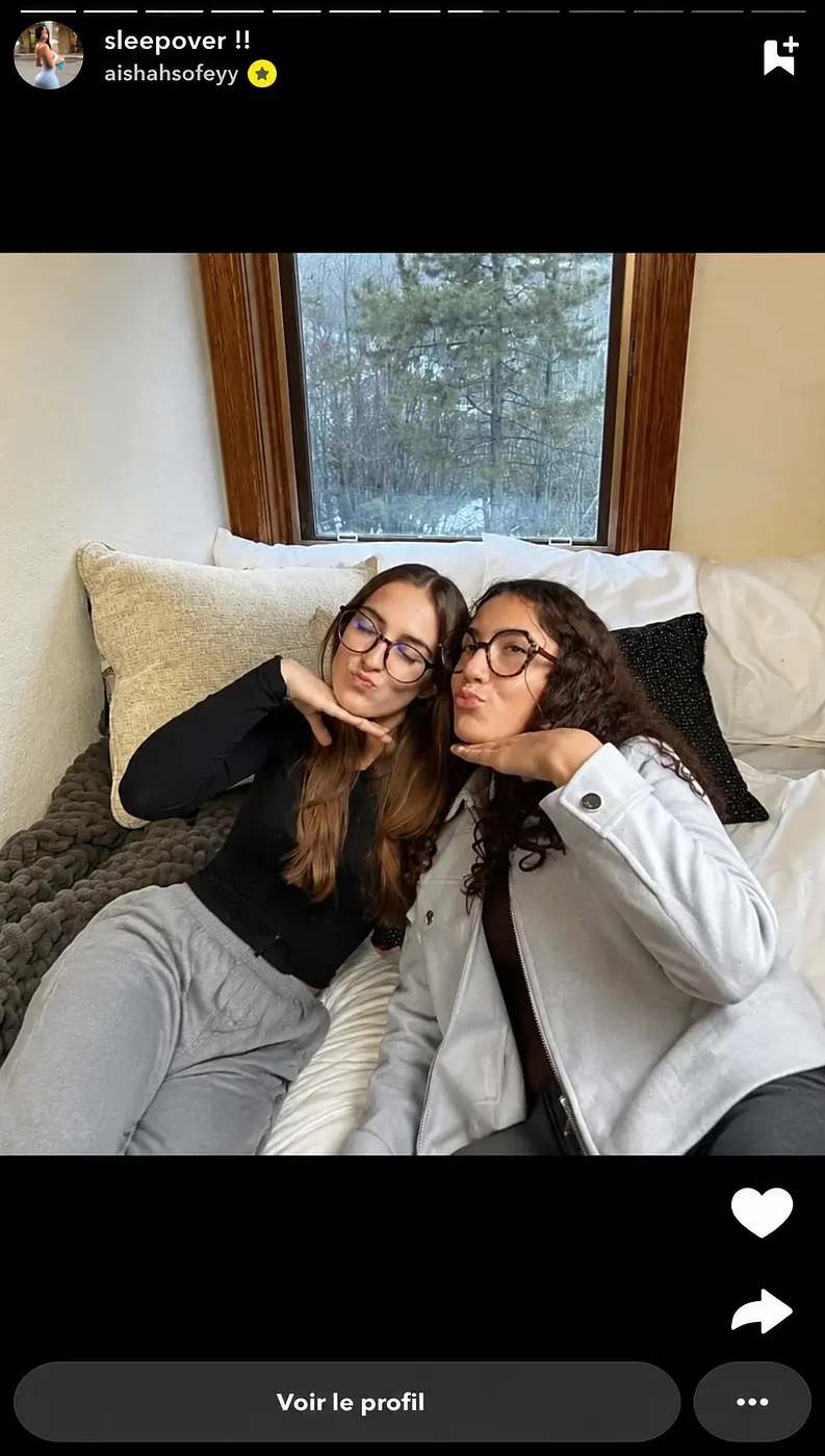 gpt-image-2 render: peut tu remplacer les deux femmes en tenue skims par les autres