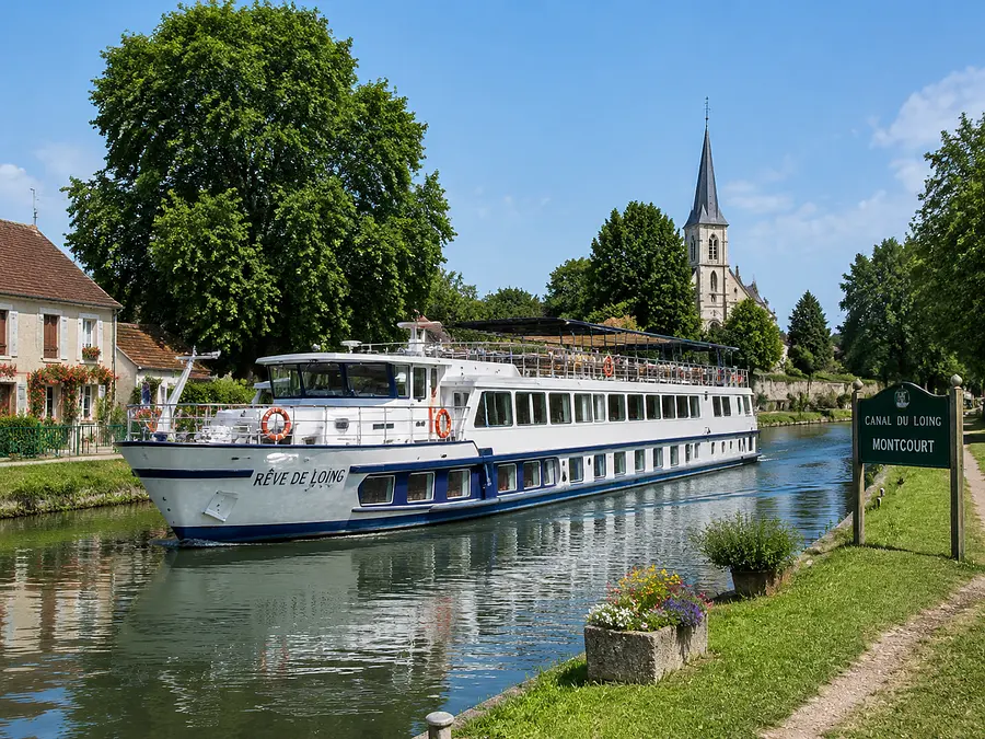 Je voudrais un bateau de croisière sur le canal du loing à Montcourt